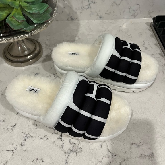 Ugg maxi slide logo sandals - Picture 7 of 11
